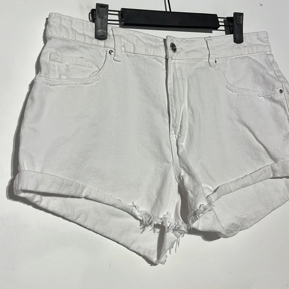 Cotton On Mid Rise Saturday White Cuffed Denim Shorts Size 8